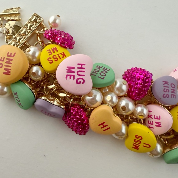 Betsey Johnson Conversation Hearts Candy Faux Pearl Valentines Day Bracelet - Picture 3 of 8